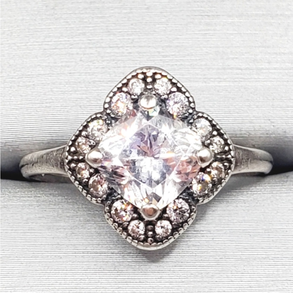 White Diamond Simulants 925 Sterling Silver Halo Milgrain Ring